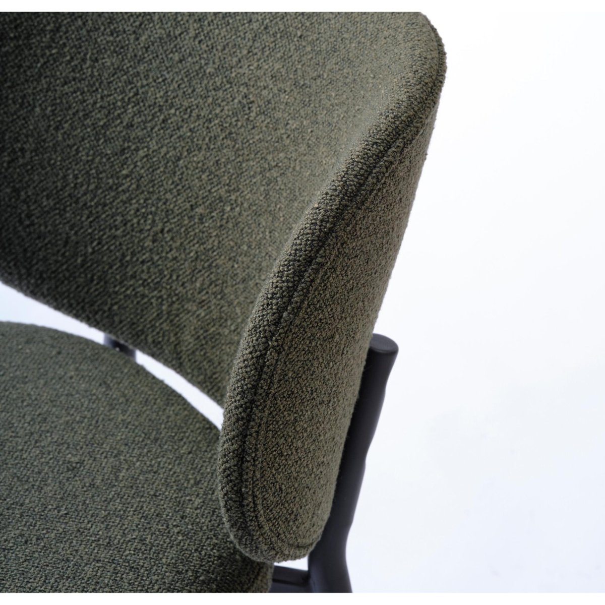 Set van 2 – Nest of Nora Eetkamerstoelen Nuno bouclé – Zwarte metalen poten – Bosgroen - Afbeelding 7