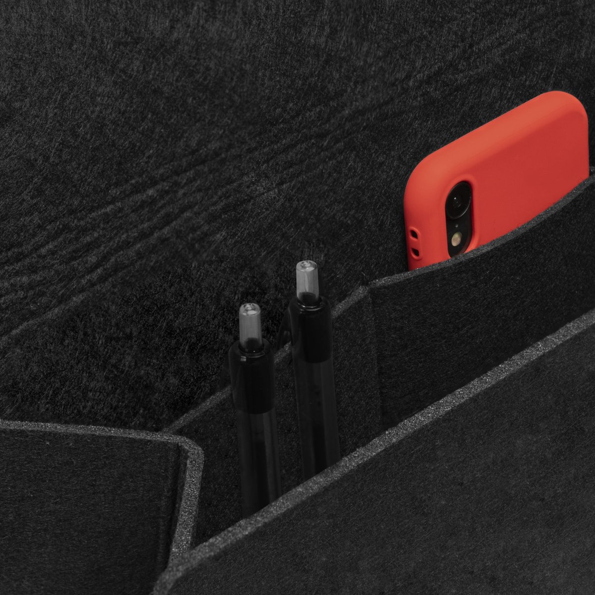 QUVIO Opbergzak voor aan bed of bank – Vilten – Zwart - Afbeelding 7